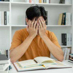 Akupunktur kan hjælpe med at reducere stress og spændinger, så du opnår bedre fokus og indre ro i hverdagen.