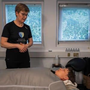 Varmetæppebehandling anvendt til at løsne stive led og øge blodcirkulationen i kroppen.